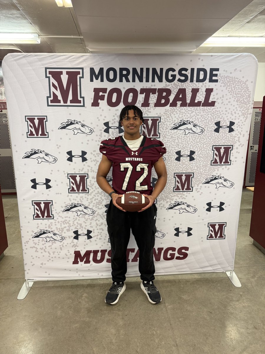 Had a great day out in souix city for a junior day visit! Thank you <a href="/CoachBoyd4new/">Coach Boyd</a> for the invite!

<a href="/CoachGrothoff/">Dustin Grothoff</a> <a href="/dcgfootball/">DCG FOOTBALL</a> <a href="/CoachHeitland/">Scott Heitland</a>