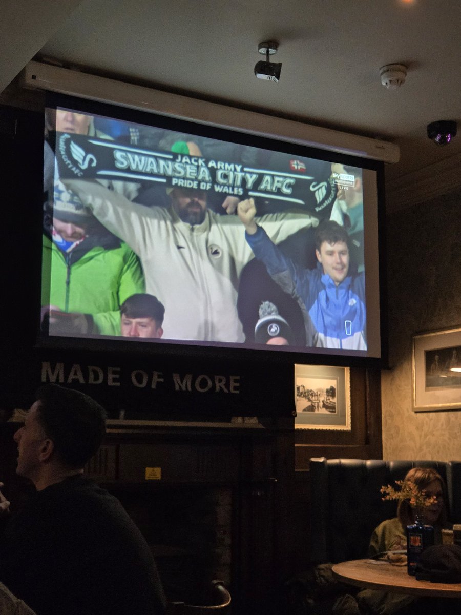 alisonsmith8's tweet photo. @SwansOfficial Come on you Swans.... Currently sitting in pub in Yarm, Stockton on Tees watching the Swans #jacksathome https://t.co/269hVwoHz4