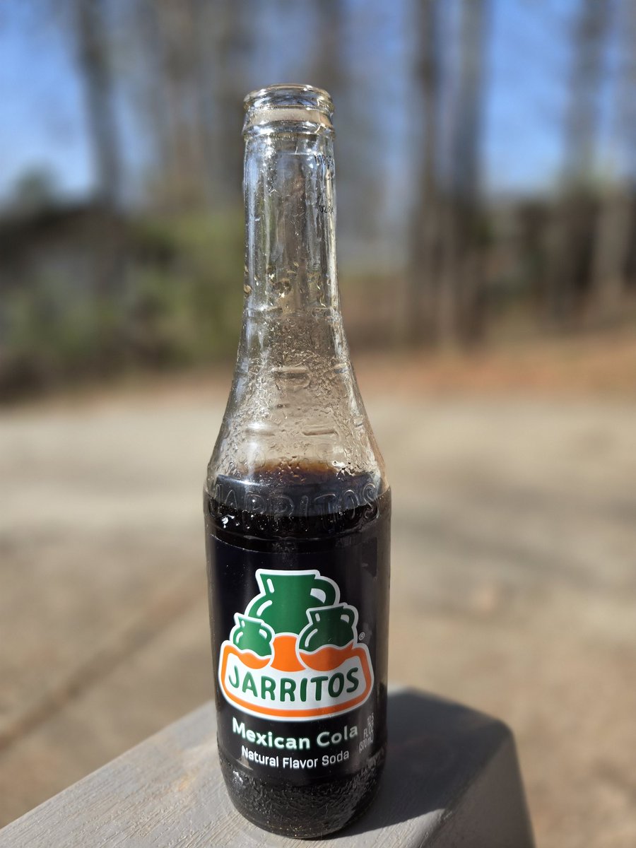 DerpyTradWife's tweet photo. It's a good day to sit outside and enjoy a nice cold @Jarritos https://t.co/QsOCBEN6jO