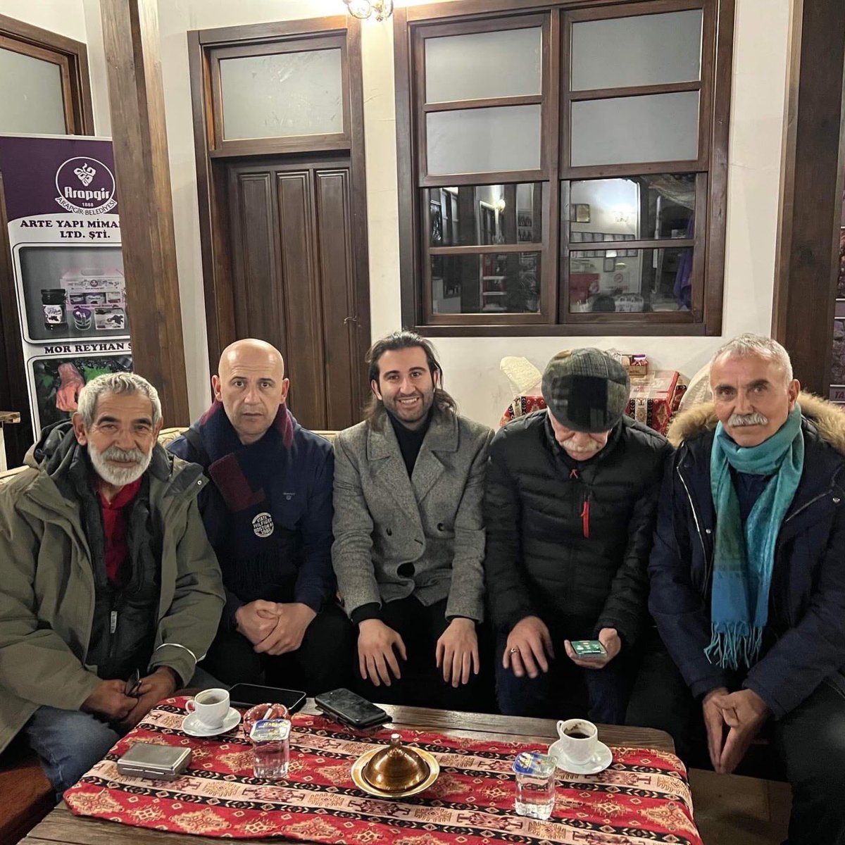 Kurtlar Vadisi dizisinin efsane oyuncularını “Sakin Şehir” ilçemizde misafir ettik. Fırat’ın incisi Arapgirimize yolunuzun yeniden düşmesi dileğiyle.

Ersoy Ulubey(Ümit Acar)
Erdal Kömürcü(Sefa Zengin)
Şahin Ağa(Turgay Tanülkü)
Zaza Dayı(Ali Sürmeli)
Yıldırım(Eray Türk)