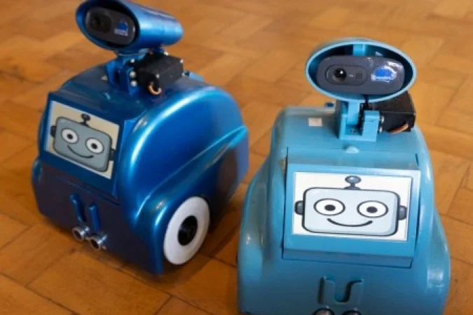 Robô transforma desafios matemáticos em brincadeira. bit.ly/4utbj6j