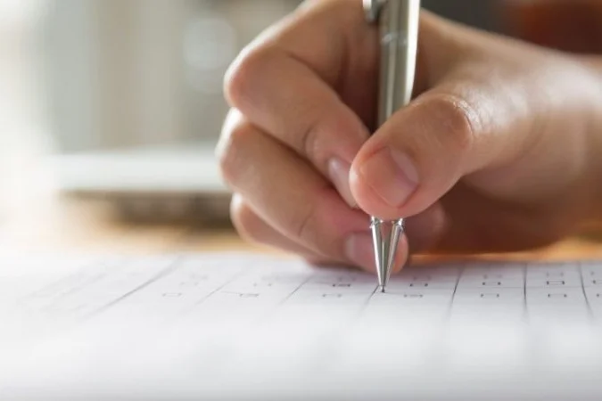 Candidatos reclamam de conteúdo fora do edital em questão da OAB. bit.ly/4lpFvei