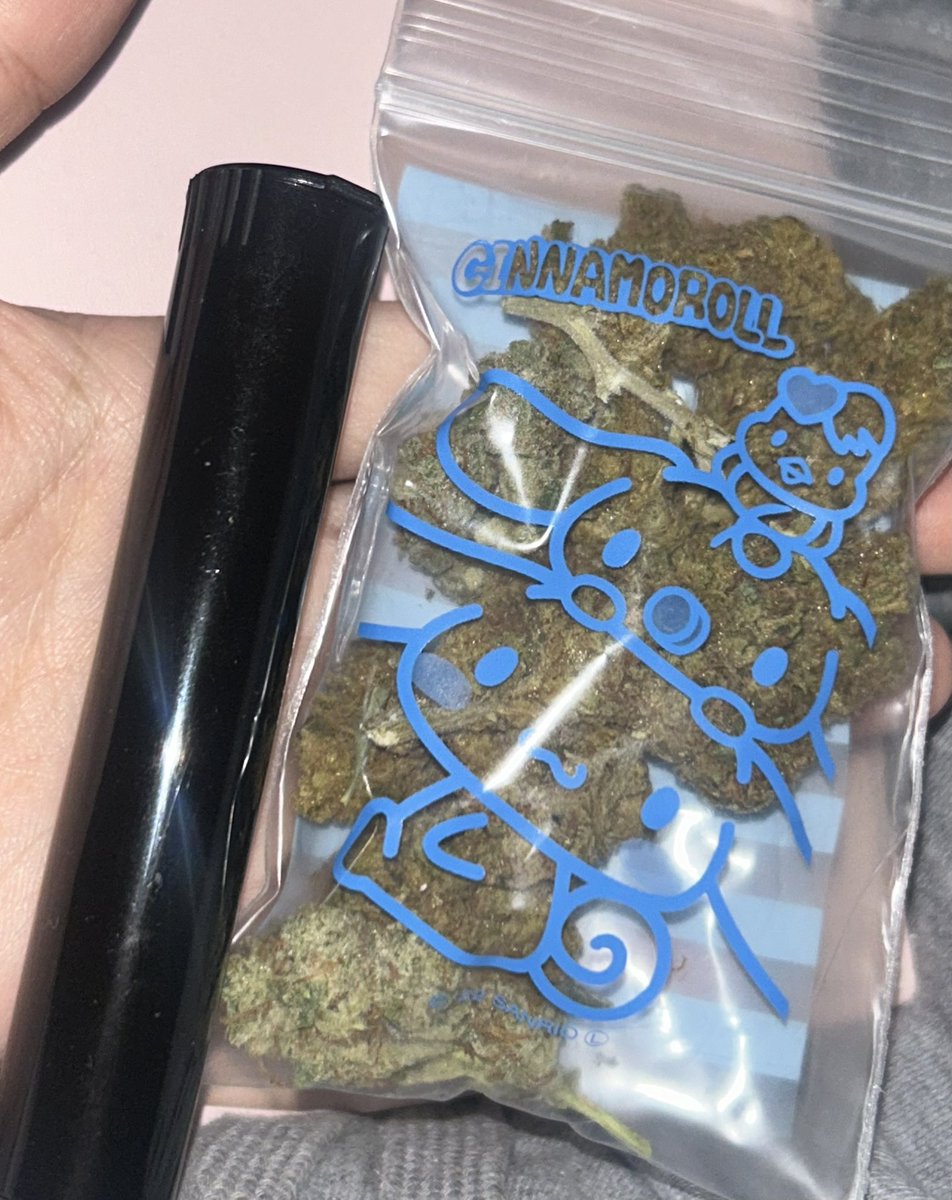 drinkedmud's tweet photo. got free girl weed in a cinnamoroll baggie yipeee https://t.co/uljmKRyewJ