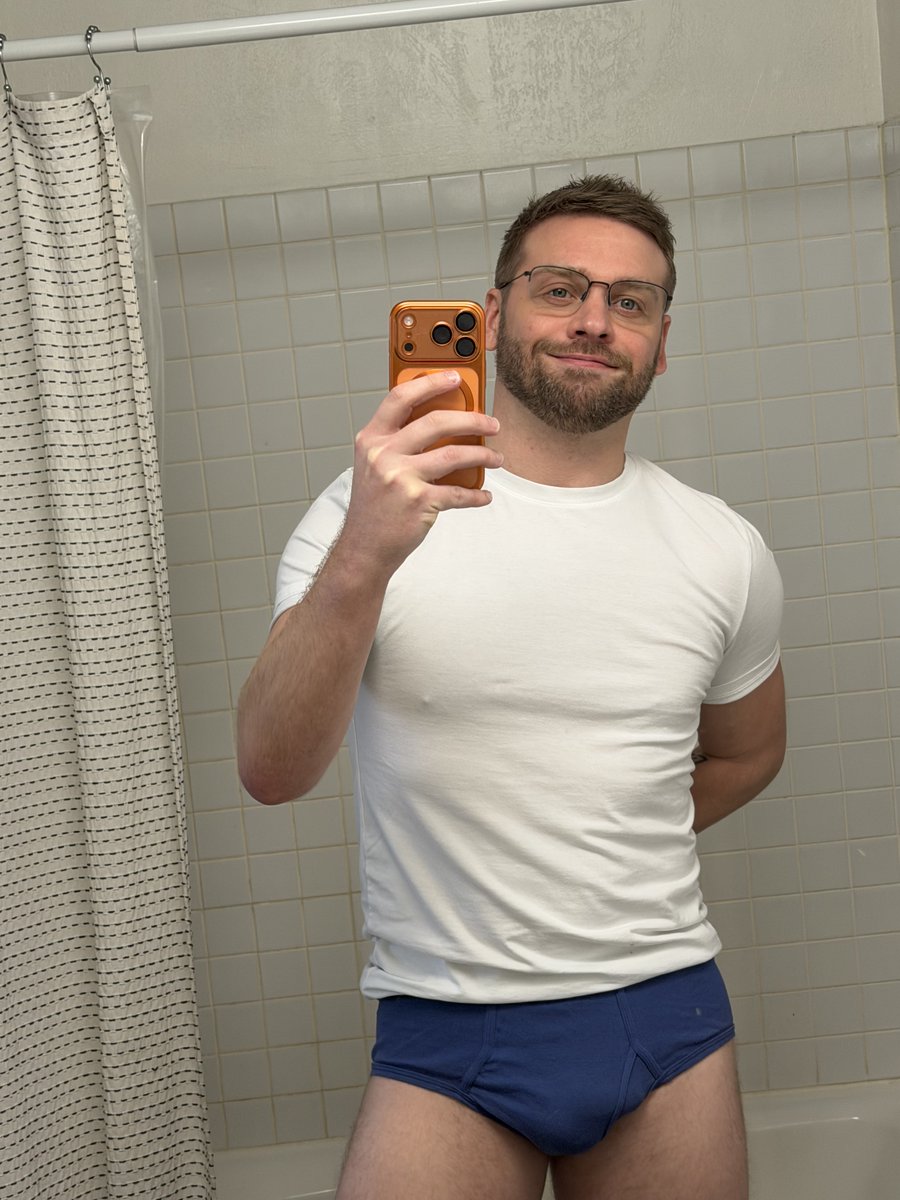 Alex Wayne tweet media