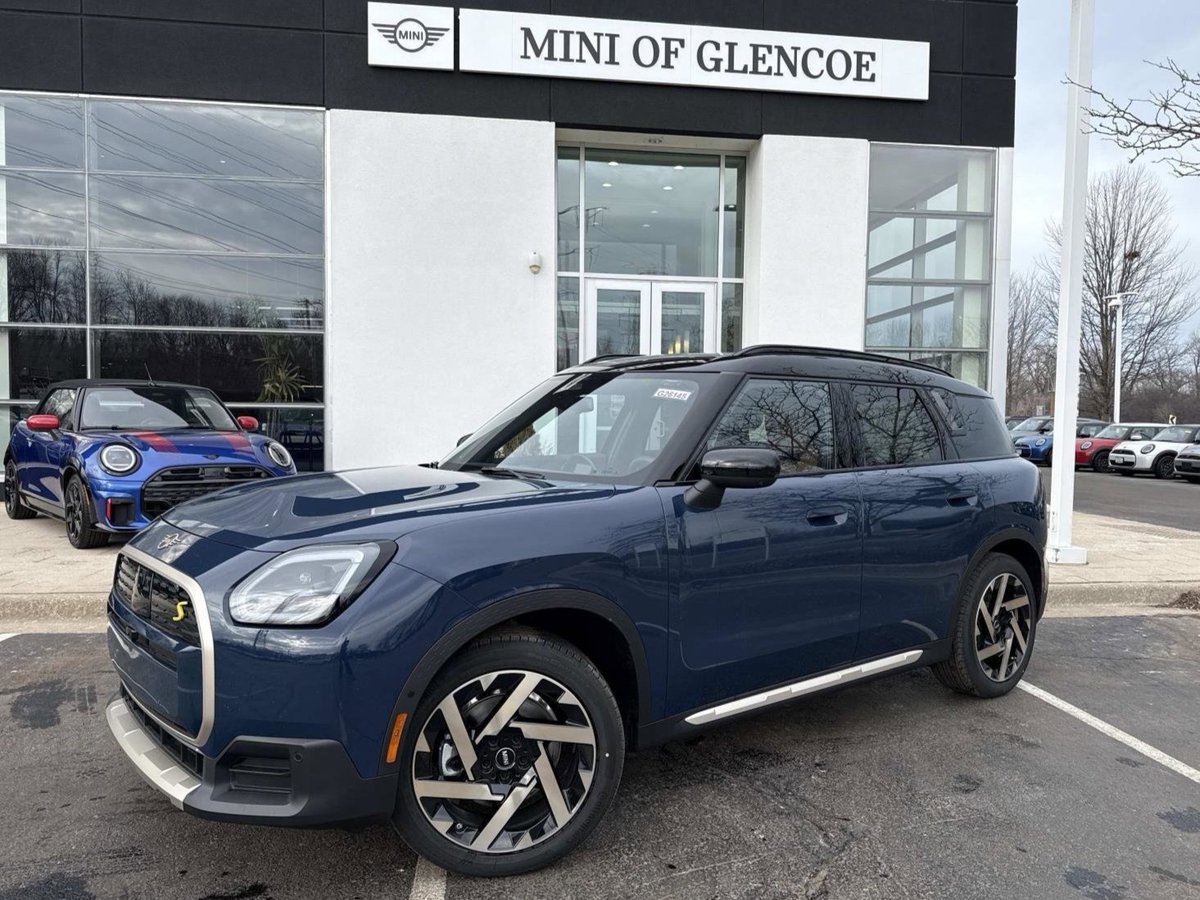 FieldsAuto's tweet image. All the fun, none of the fuel stops. Meet the 2026 MINI Countryman SE ALL4 Iconic — all-electric, AWD, and ready for Chicago streets. Call 888-718-6135 &amp;amp; learn more: bit.ly/3ODTf95

 🚗⚡ Stock No. G26145 #MINICountryman #ElectricMINI #MINIUSA #ChicagoEV #GlencoeIL