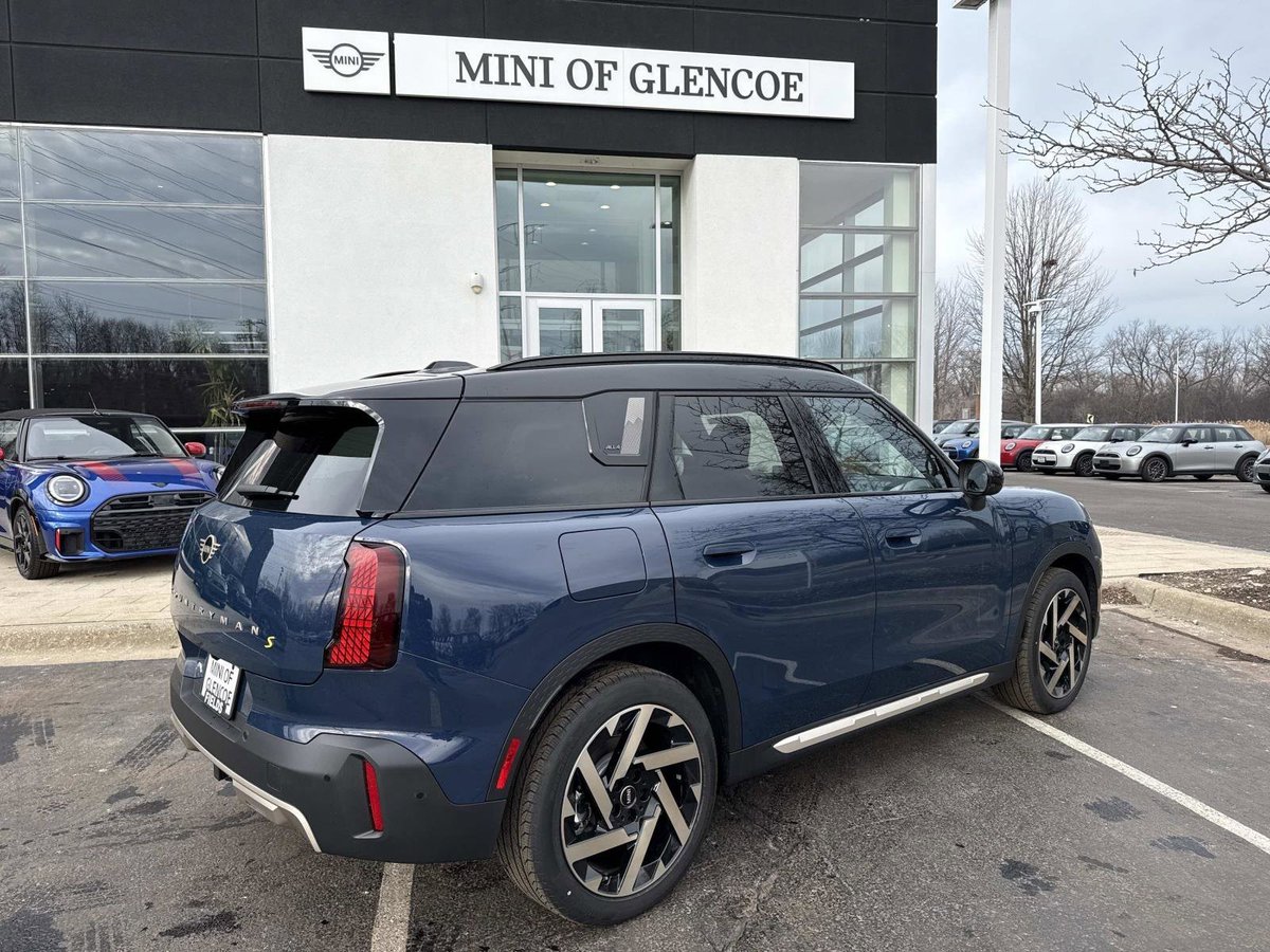 FieldsAuto's tweet image. All the fun, none of the fuel stops. Meet the 2026 MINI Countryman SE ALL4 Iconic — all-electric, AWD, and ready for Chicago streets. Call 888-718-6135 &amp;amp; learn more: bit.ly/3ODTf95

 🚗⚡ Stock No. G26145 #MINICountryman #ElectricMINI #MINIUSA #ChicagoEV #GlencoeIL
