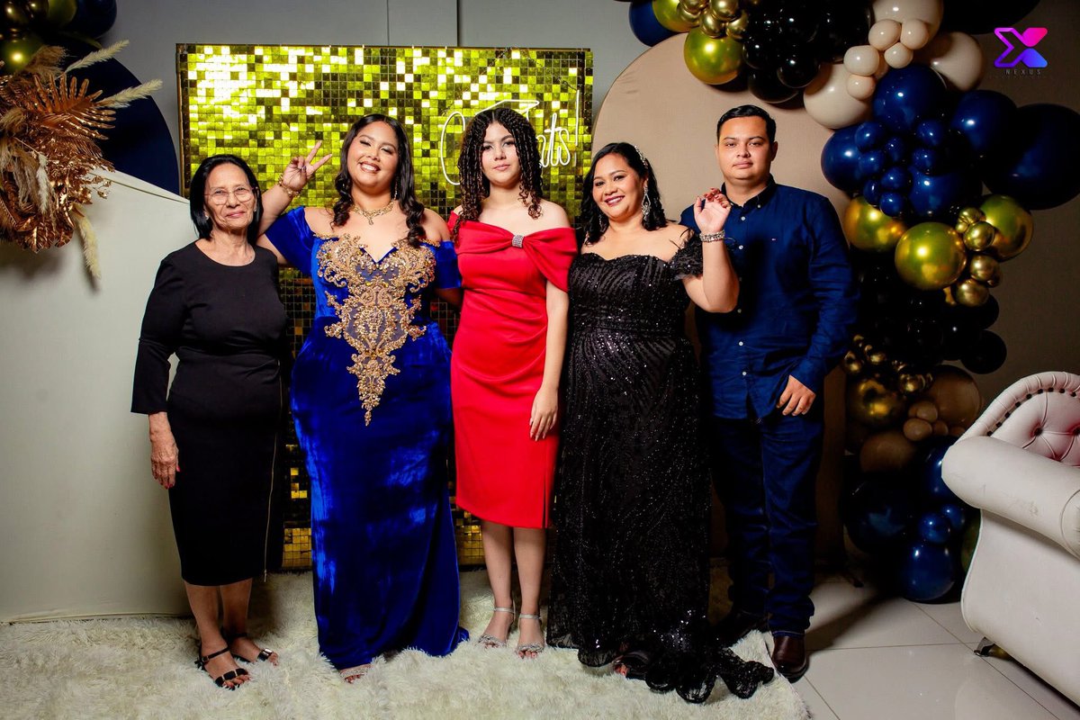 LibraryByAndrea's tweet image. big day for the fam 🤍 #FamilyPlot