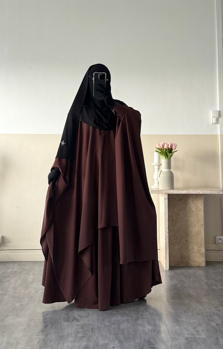 Mastour, élégant et sans dentelle 🥺 

Qu’Allah nous maintienne sur le hijab char3i