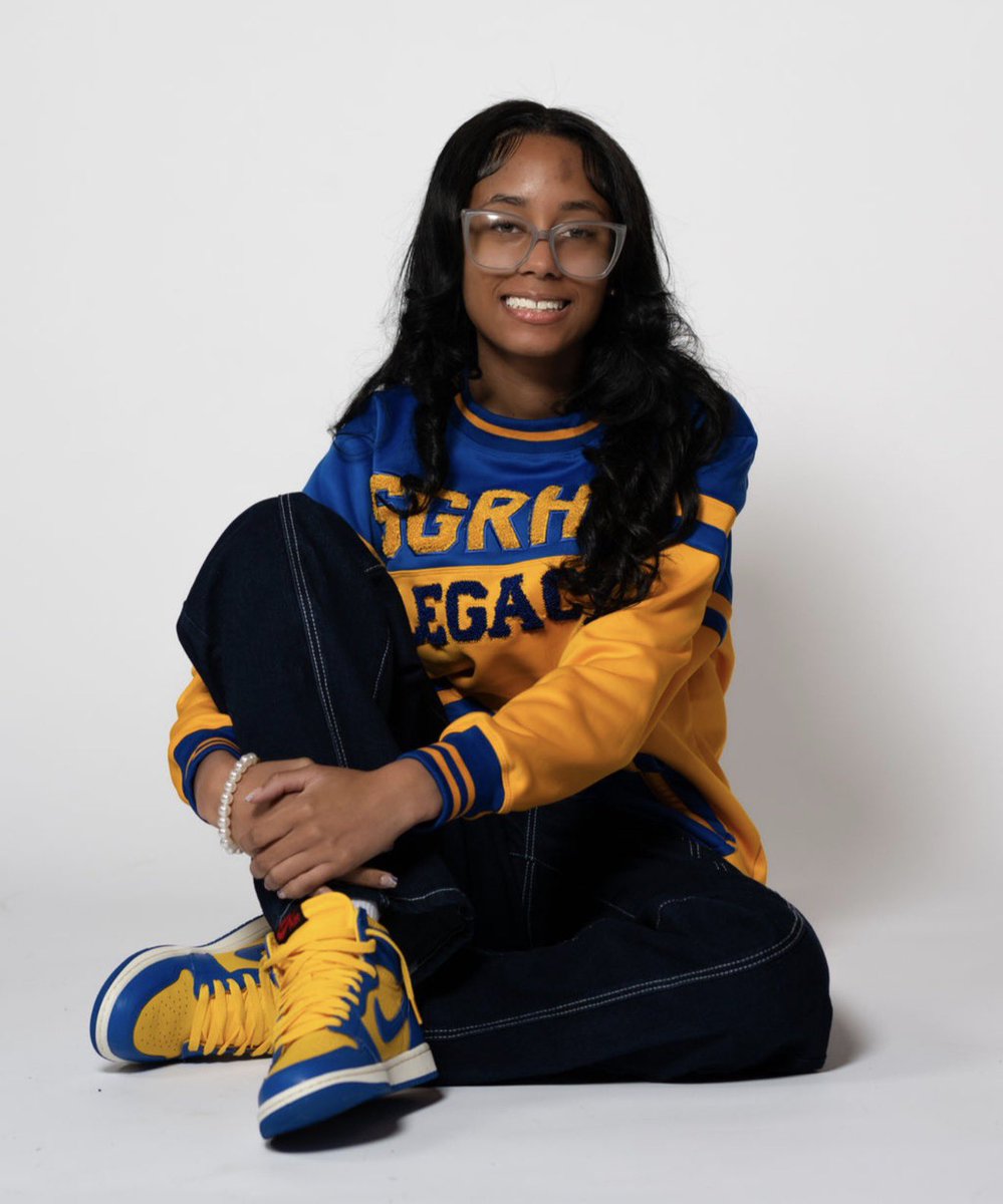 PER14ECTPITCH's tweet image. The legacy continues...
Me: SPR 2019 
Jazzy: SPR 2026 
Skye: Rhoer SPR 2026 

#SigmaGammaRho #EEYIP
