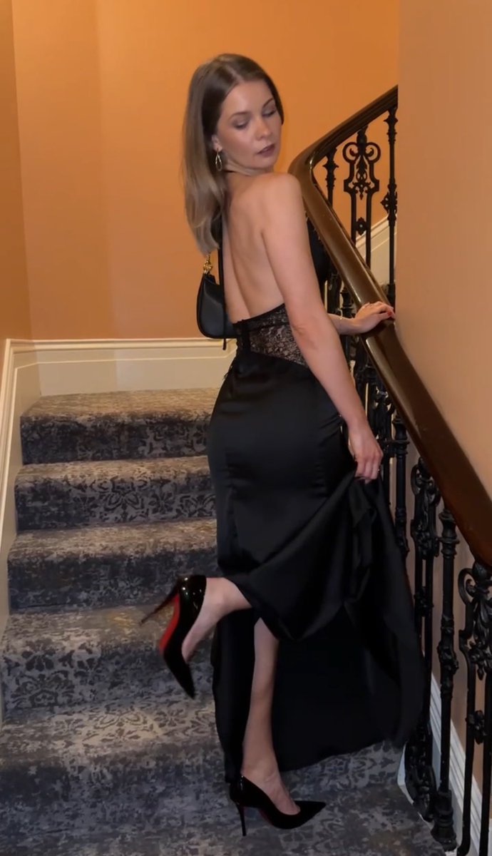 1MistressSoph's tweet photo. making my long term pig a cuck tonight for the first time as he picked up our bill 💵

wearing the loubs he funded of course 👸

date night with Alpha 😍

findom paypig tribute brattygoddess alphacouple humanatm https://t.co/hvrleeiYt3