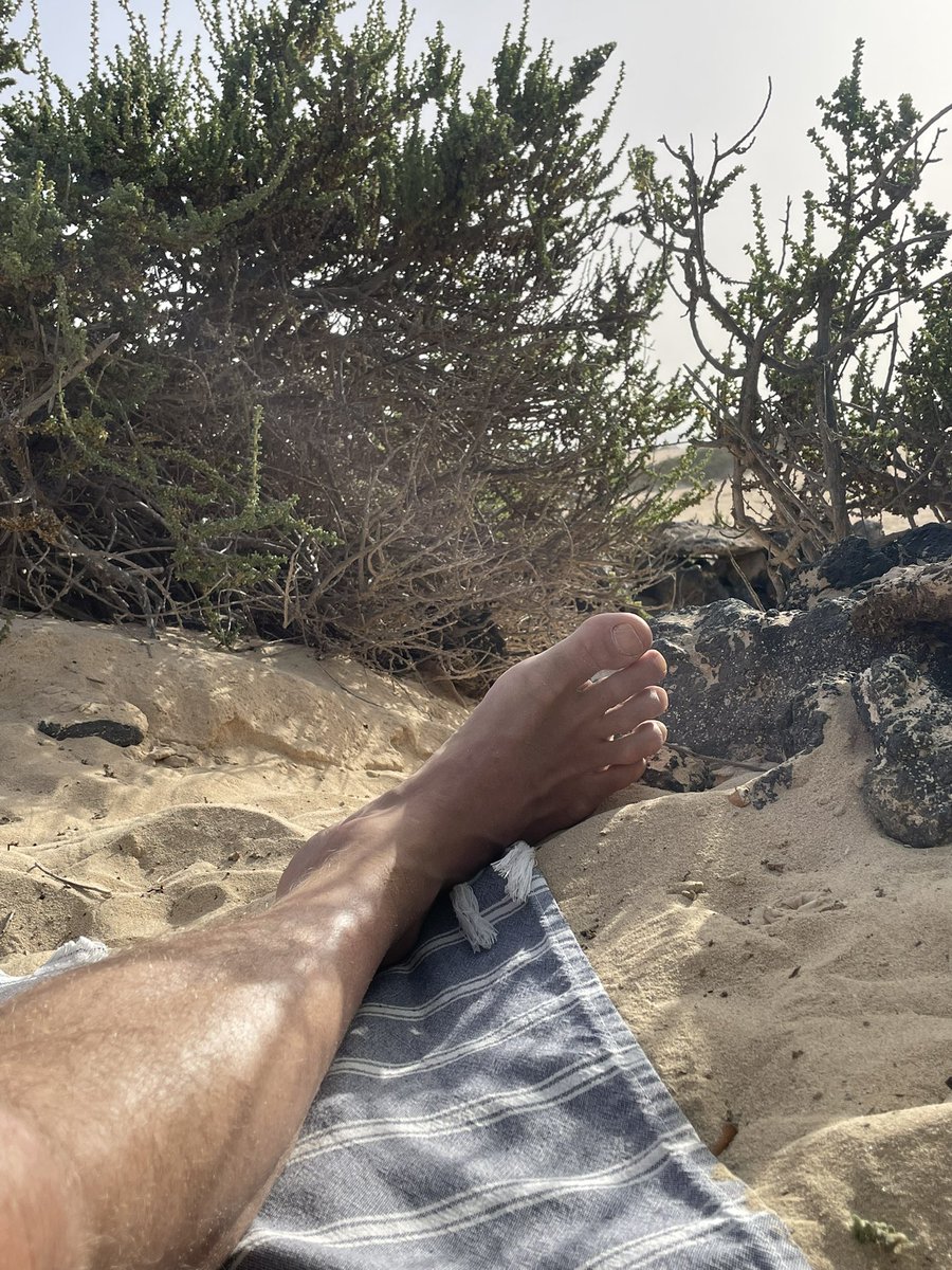 xlfitbold's tweet photo. #feetfetısh #feetworshi̇p #feeteaters #feetِ #menfeetfetish https://t.co/EX8sLaLmb3