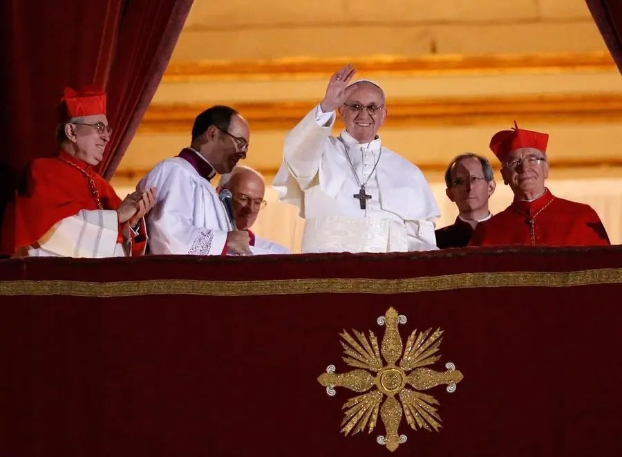 "Morto un papa se ne fa un altro" mai proverbio fu più falso. Quanto ci manca Francesco, uomo di pace.
