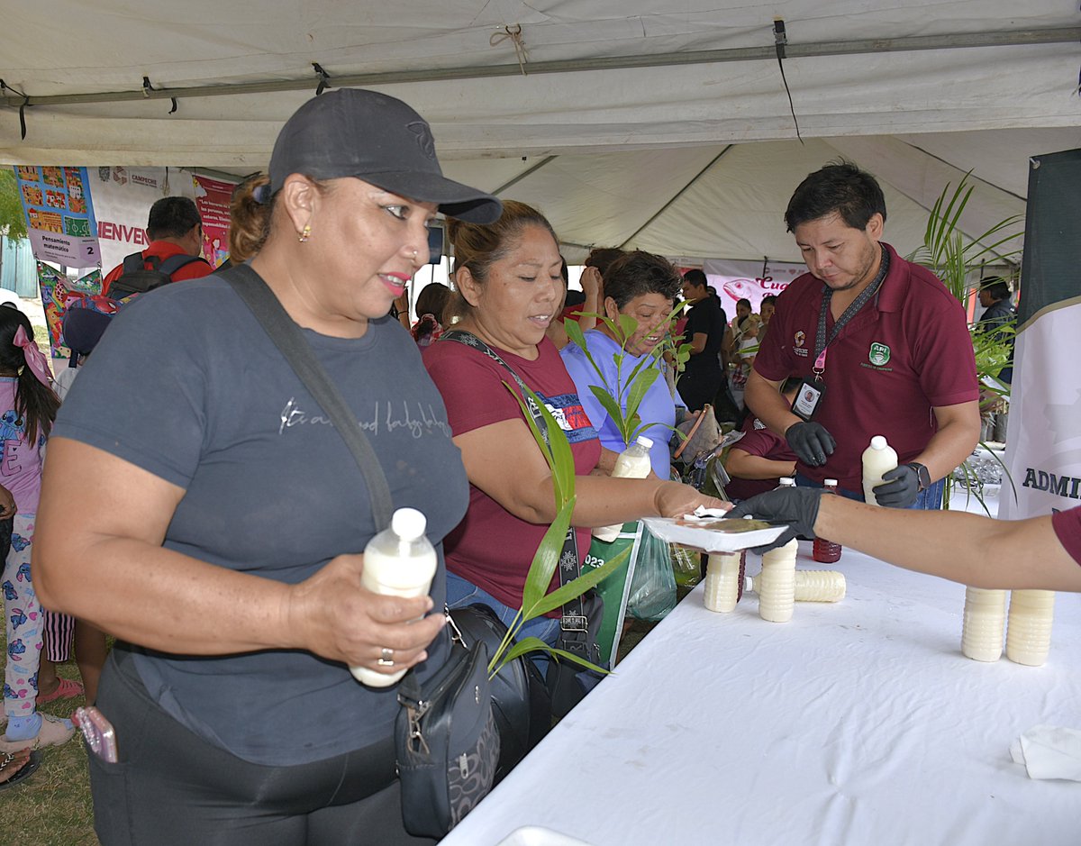apicampeche's tweet image. En el marco de la #CuaresmaDeTodos que hoy benefició a familias de la colonia Leovigildo Gómez, distribuimos de manera gratuita desayunos y aguas naturales, elaborado por personal del CDC “Pilares” Lerma, a cargo de #APICAM. (1/3)