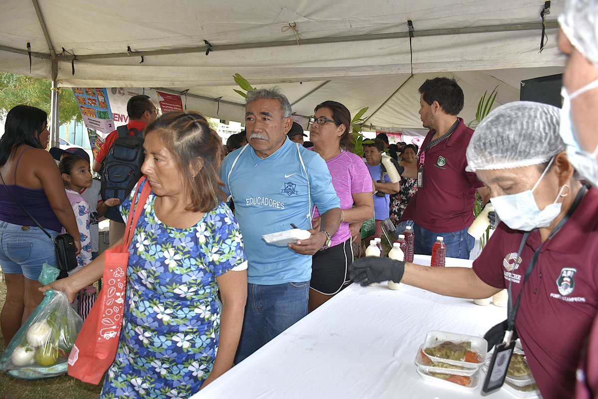 apicampeche's tweet image. En el marco de la #CuaresmaDeTodos que hoy benefició a familias de la colonia Leovigildo Gómez, distribuimos de manera gratuita desayunos y aguas naturales, elaborado por personal del CDC “Pilares” Lerma, a cargo de #APICAM. (1/3)