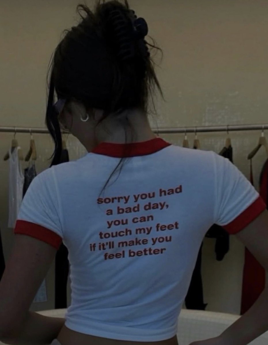 FeetFinder.com tweet media