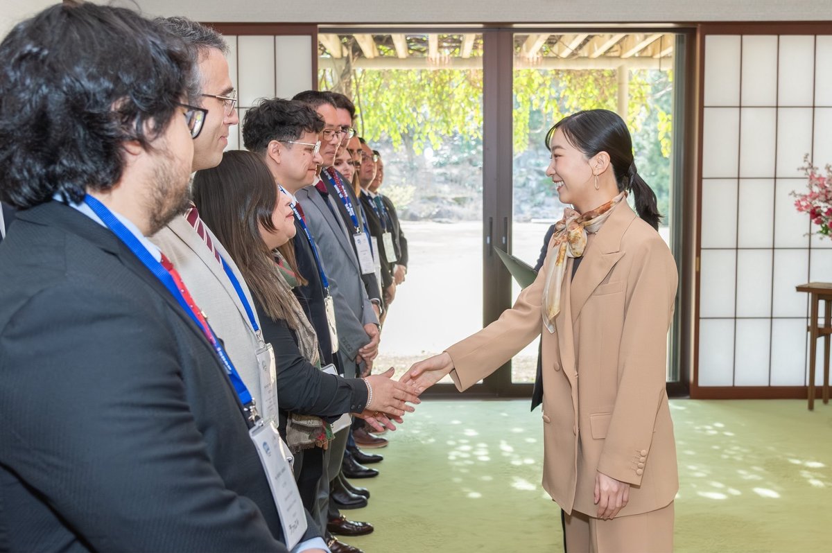 ImperialJPNfan's tweet photo. Princess Kako met 10 Brazilians with the "Juntos!! Latin America &amp; the Caribbean Exchange Program for Promoting Understanding of Japan" at the Akishino residence on February 20, 2026. The members support the Nikkei community.
📸 https://t.co/0cRy0dNccn
📸 https://t.co/lND4Yo1Ltg https://t.co/B8Ci84BQ59