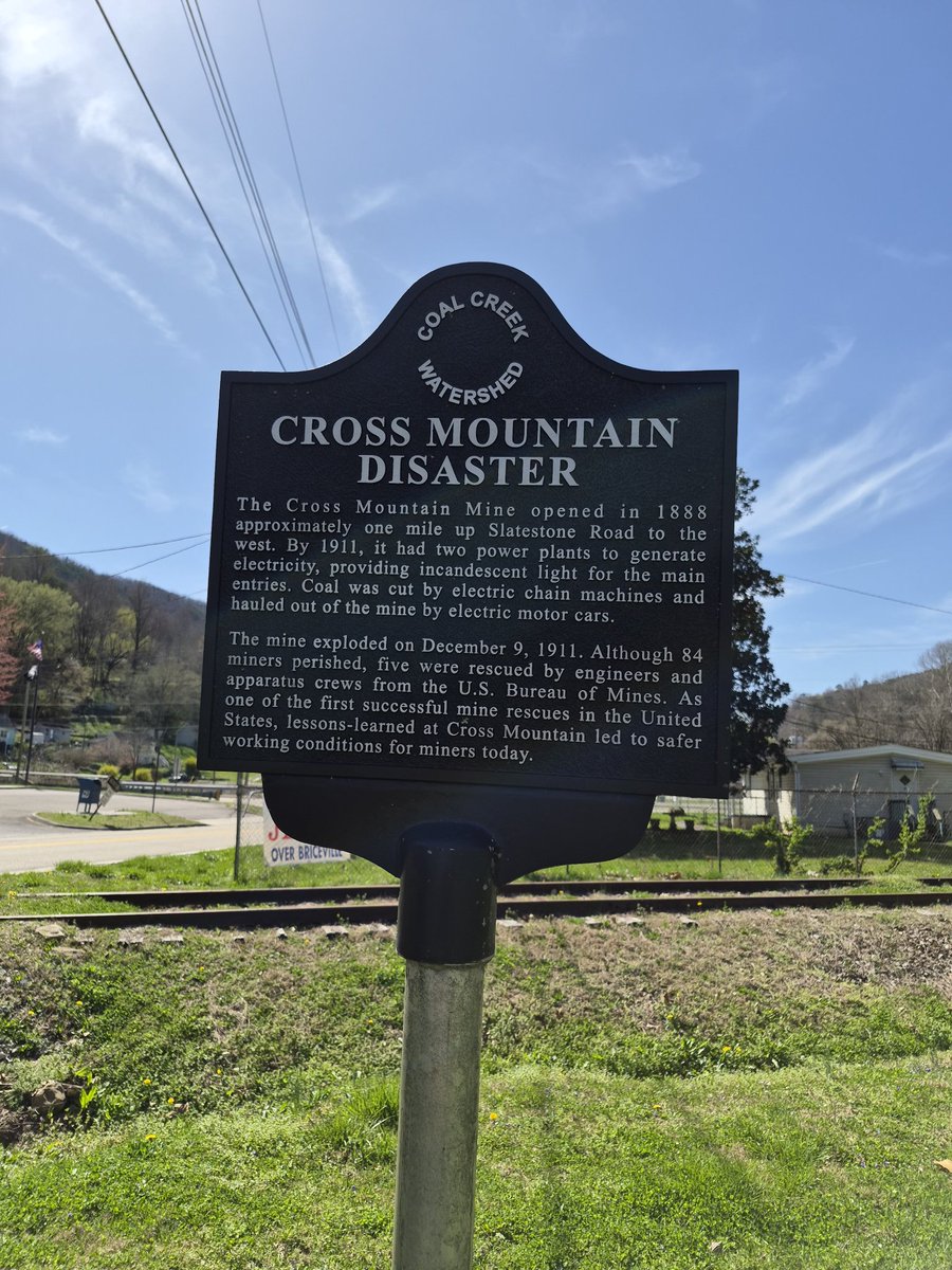 HopeEllis15's tweet photo. Briceville Tennessee is where you will find Briceville Church where some of the miners are buried from the Fraterville mining accident. https://t.co/h9Enbhg7v5