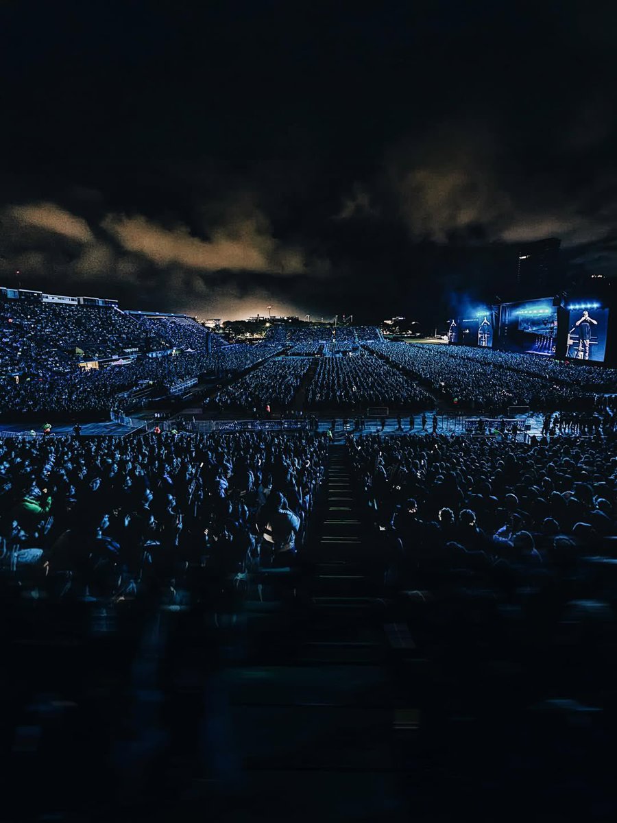 #repost <a href="/AlejandroSanz/">Alejandro Sanz</a> 

Buenos Aires, empezamos fuerte. Primera noche de dos, y todavía nos queda otra para seguir soñando juntos.