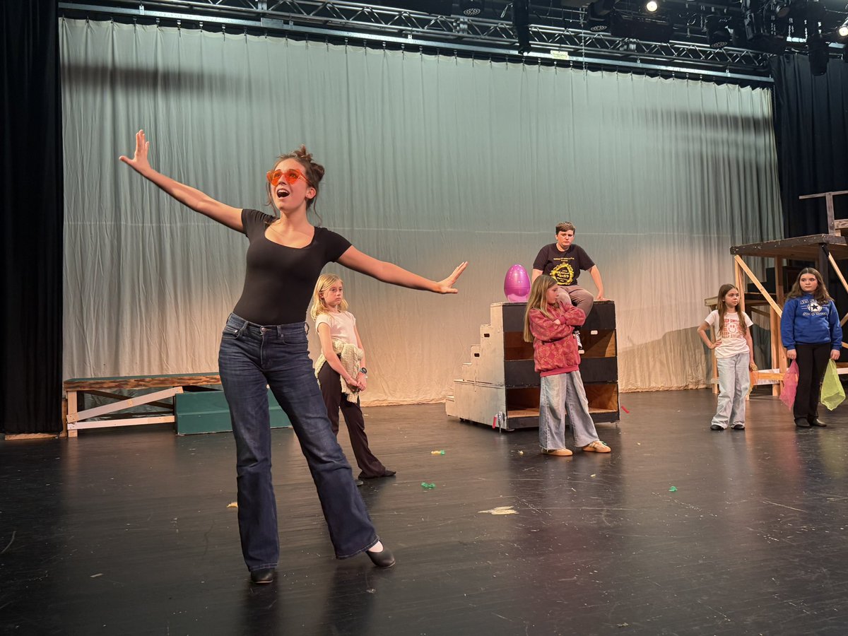 Vicki Krampf tweet media