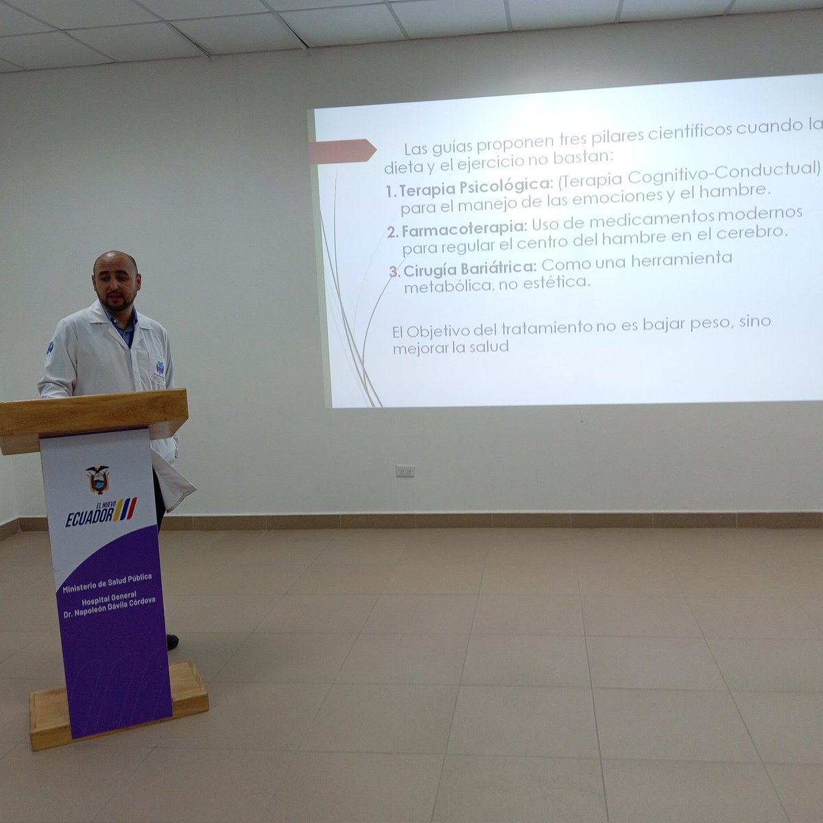 #ElNuevoEcuador | 🩺 En el desarrollo de nuestra docencia intrahospitalaria, Jorge Vinces Cobeña, especialista en endocrinología, se dirigió a los asistentes con el tema "Obesidad: De la biología del tejido adiposo a la medicina de precisión".