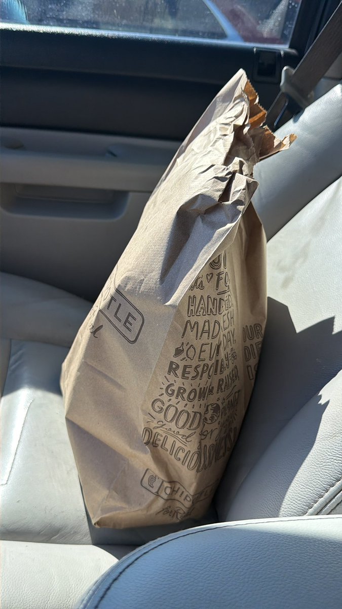 Shoutout to <a href="/ChipotleTweets/">Chipotle</a> for the free chipotle 🙂‍↕️🙂‍↕️