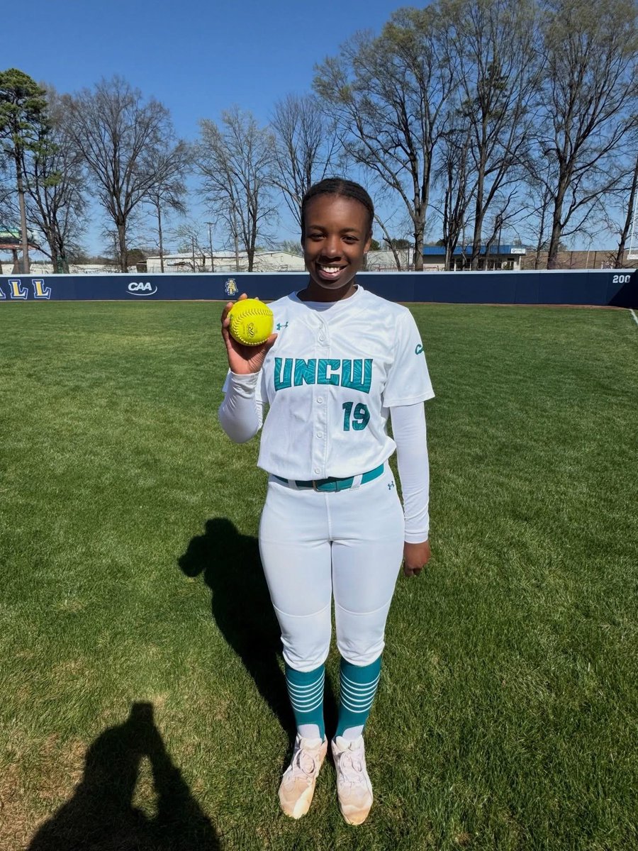 UNCWsoftball's tweet photo. 𝐏𝐄𝐑𝐅𝐄𝐂𝐓 𝐆𝐀𝐌𝐄 💪

Camille Hamilton makes Seahawk HISTORY with her performance today against NC A&amp;T 👏

#SeahawkSoftball | #Team42 https://t.co/U8POPhzc4B