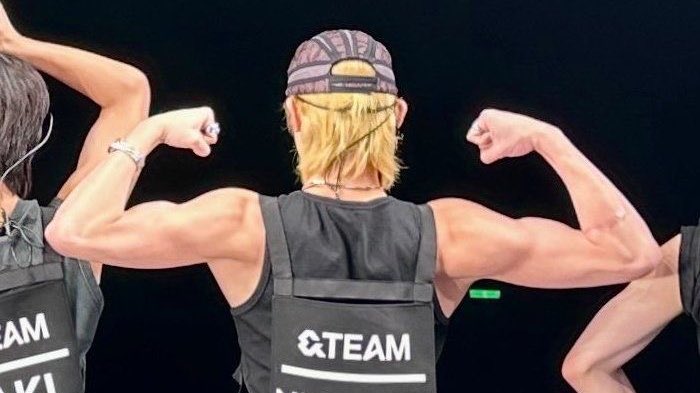 SE0BIE's tweet photo. i present to you &amp;team https://t.co/lNlgfckxrd