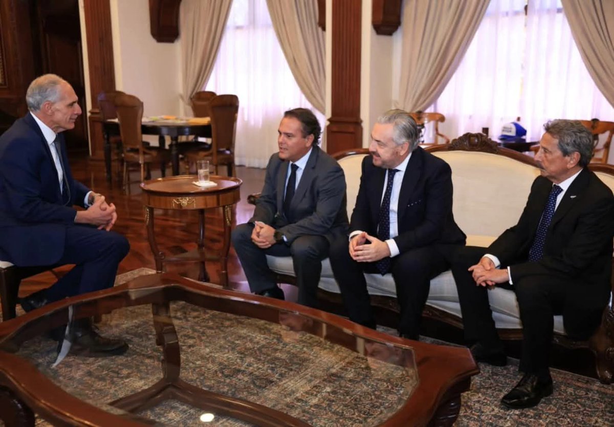 TNH2026's tweet photo. Tras reunirse con el Presidente @TitoAsfuraPHN, ejecutivos de Tigo Millicom anunciaron la construcción de 127 nuevos sitios de cobertura. Esta expansión llevará señal por primera vez a más de 350 mil ciudadanos.
​¡Fortaleciendo la infraestructura digital para el desarrollo 
#TNH https://t.co/SUc2ym8FC5