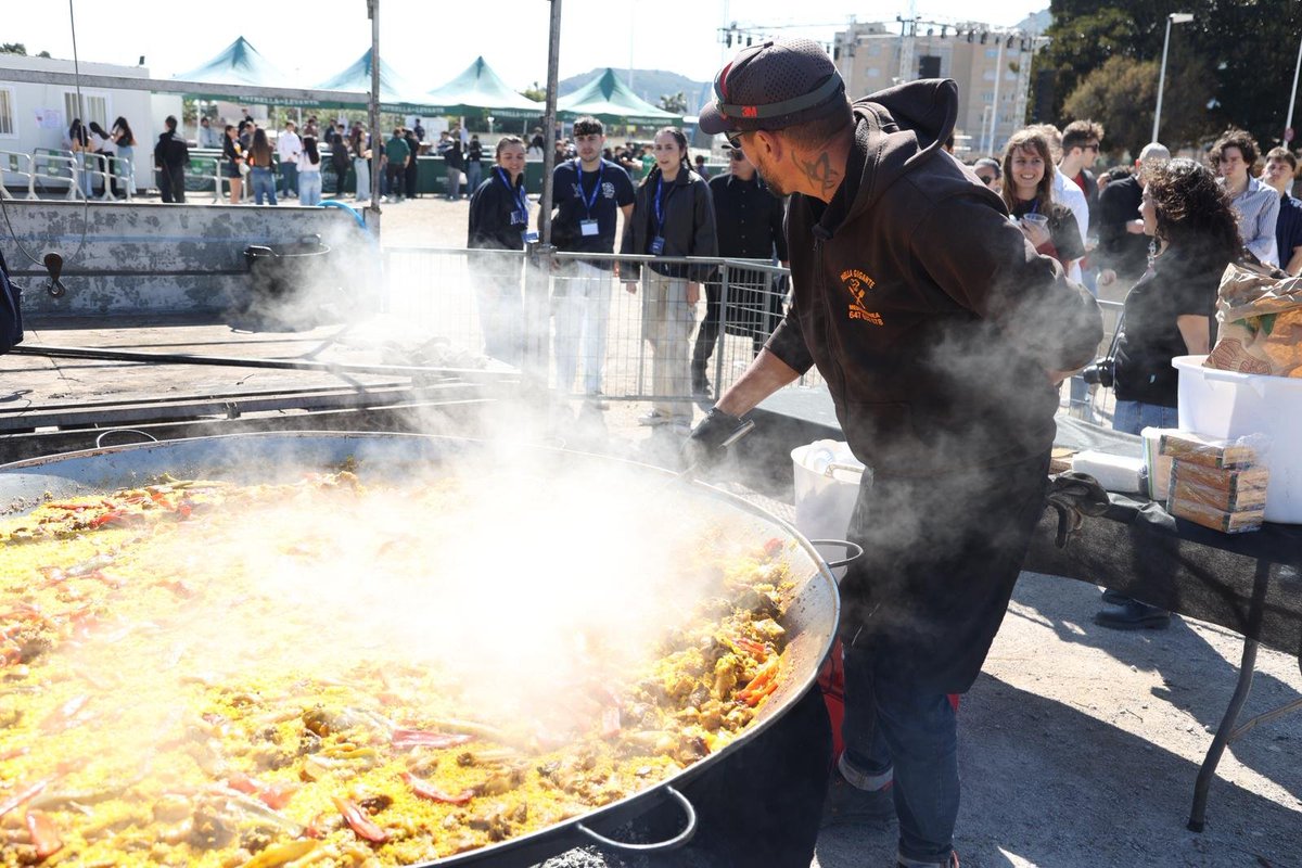 UPCToficial's tweet image. 🥘 Cientos de universitarios cierran las fiestas de San José de #Industriales y #Telecomunicaciones con paella gigante y DJs en el Campus Muralla del Mar

🔗upct.es/noticias/2026-…