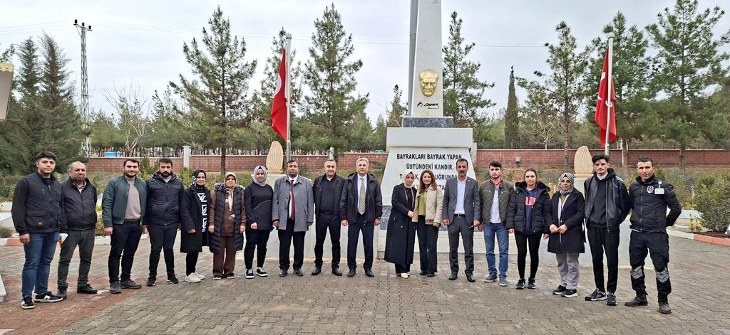 EmsavUrfa's tweet photo. Emniyet Teşkilatı Vazife Malulü ve Şehit Aileleri Vakfı (EMŞAV) Şanlıurfa İl Temsilciliği tarafından, Şehitlerimizin aziz hatırasını yaşatmak ve doğaya katkı sağlamak amacıyla şehit ailelerinin katılımıyla Şanlıurfa Şehitliğine anlamlı bir fidan dikim etkinliği gerçekleştirildi.. https://t.co/JBBeH7UdFT