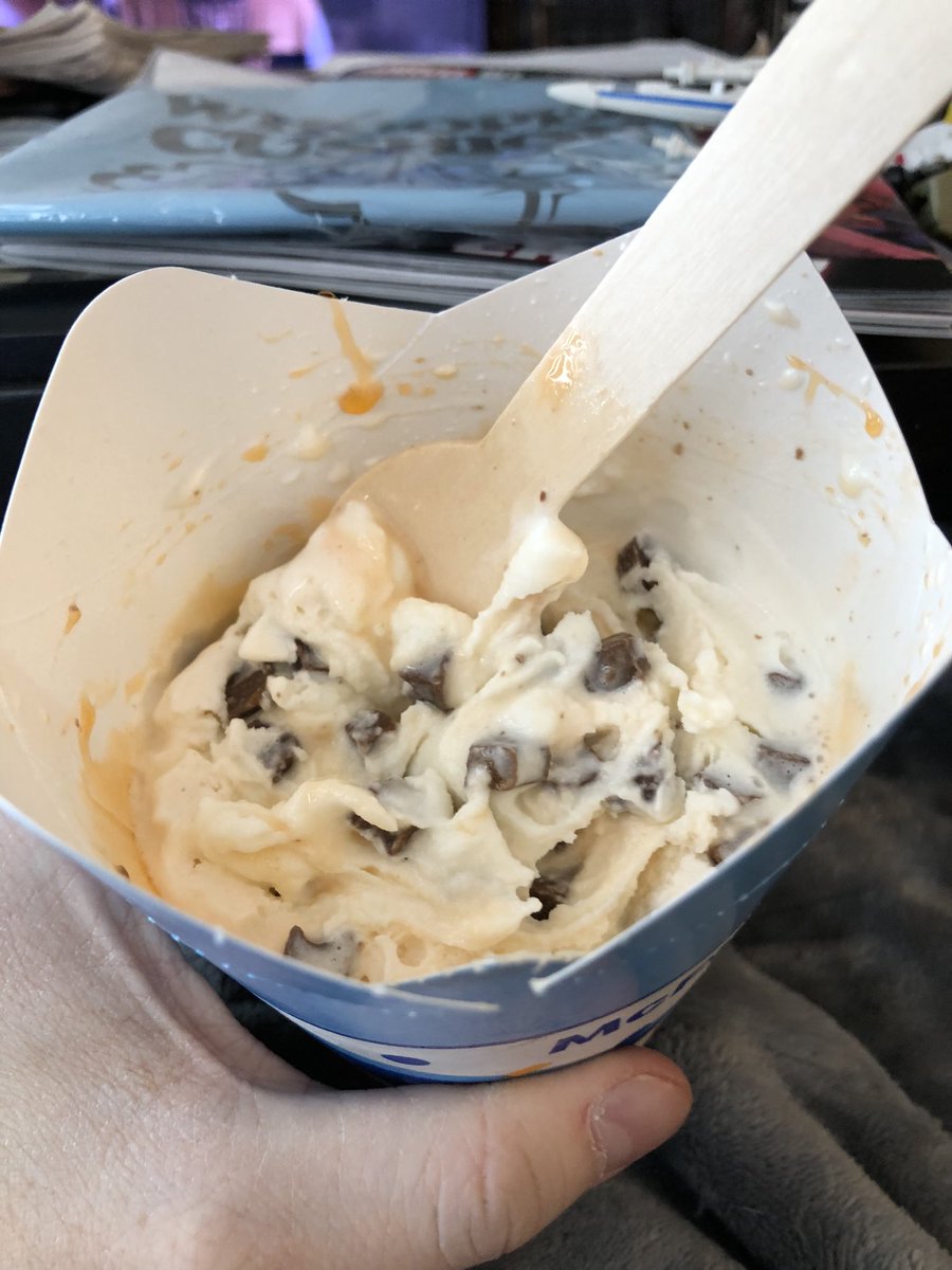 frank drebin tweet media