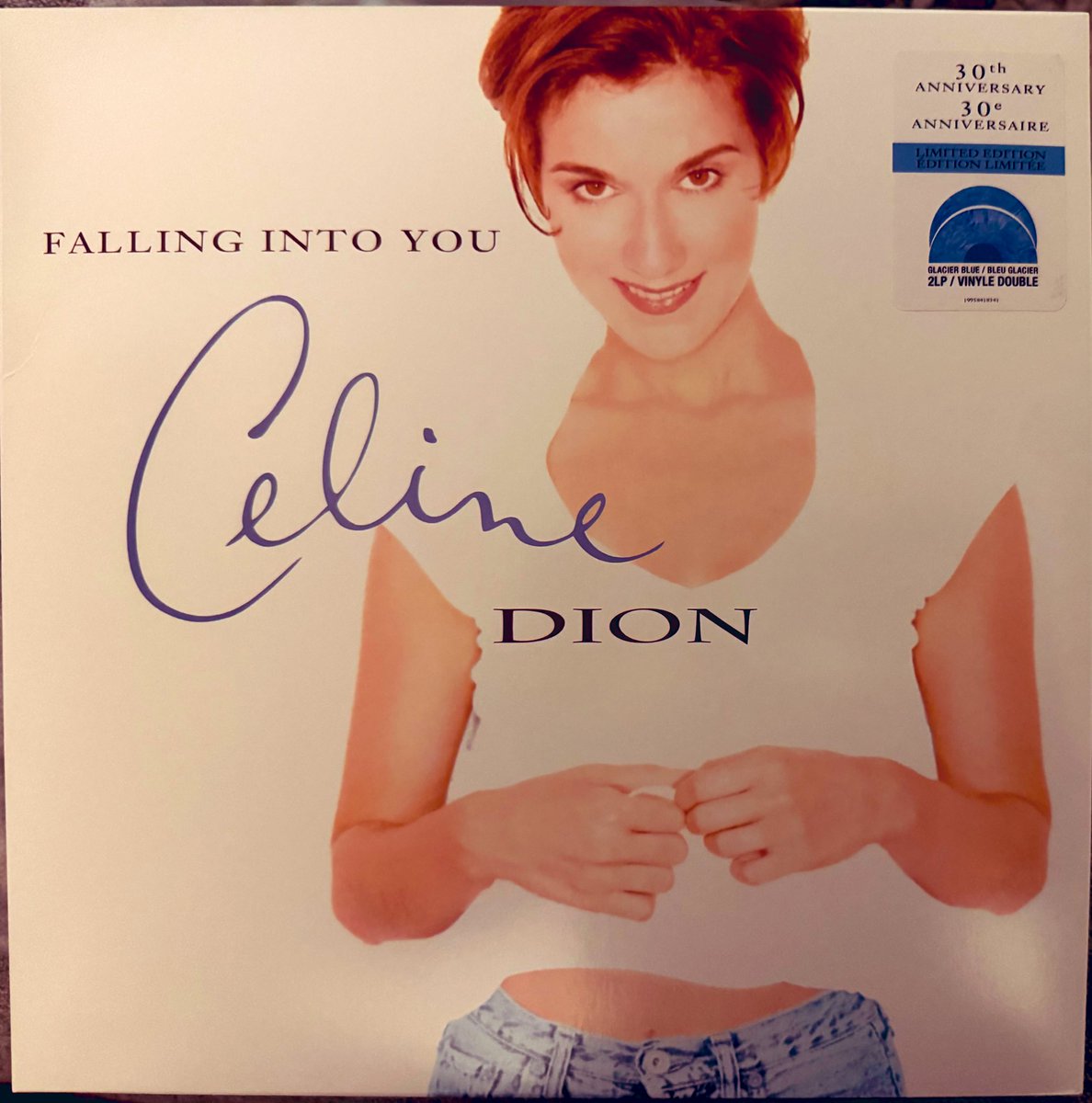 RecordCollect10's tweet photo. #NewArrival &amp; #NowPlaying @celinedion &amp; the 30th anniversary edition of her 1996 US/UK/AUS No 1 album #FallingIntoYou on beautiful blue #vinyl 

#CelineDion https://t.co/QoEJw9YCMq