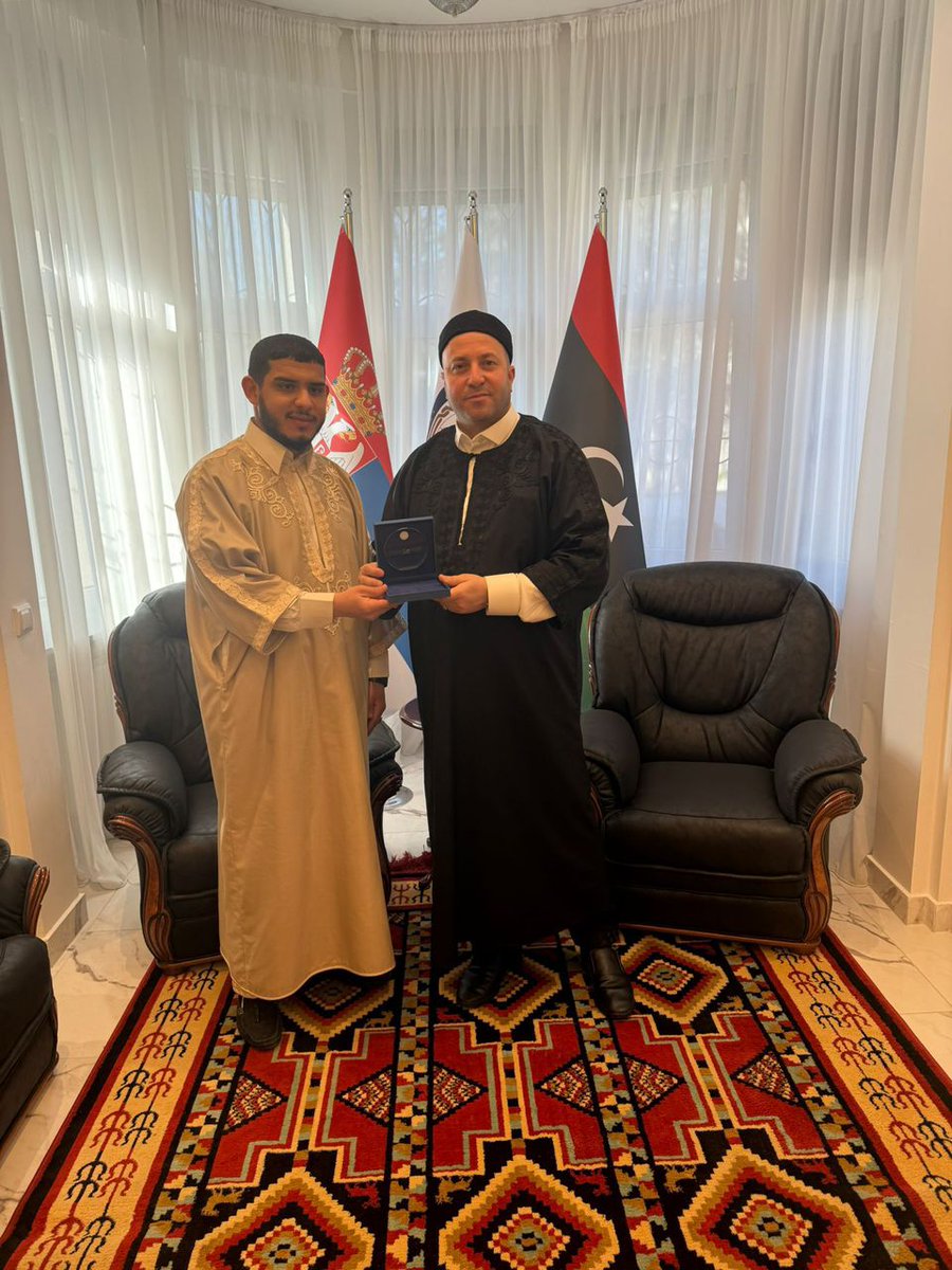LibyaSRB's tweet photo. قام سعادة السفير محمد بن غلبون، سفير دولة ليبيا لدى جمهورية صربيا، بتكريم الشيخ عبدالعزيز فحجان، وذلك تقديرًا لجهوده في إمامة الجالية الليبية خلال ليالي شهر رمضان المبارك.

ويأتي هذا التكريم عرفانًا بدوره في إحياء الأجواء الإيمانية وتعزيز الروابط الدينية والاجتماعية بين أبناء الجالية الليبية خلال الشهر الفضيل. 🌙🤝

📍 بلغراد – جمهورية صربيا
📅 13 مارس 2026
#وزارة_الخارجية_والتعاون_الدولي
#حكومتنا
#حكومة_الوحدة_الوطنية