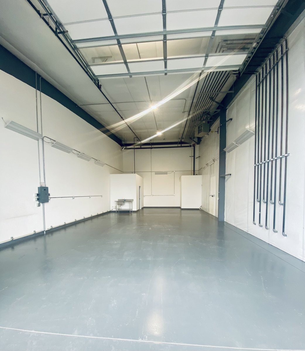Storehousebham's tweet photo. Storehouse Mini Storage Complex, sister property
Premium storage condo unit for lease located at 
1627 Jill's Ct, Bellingham, WA 98226.
Lease Your Unit Today!
Email: debbie@store-house.us 
Text/Call: 360-543-3512 https://t.co/MrSzmyGhS8