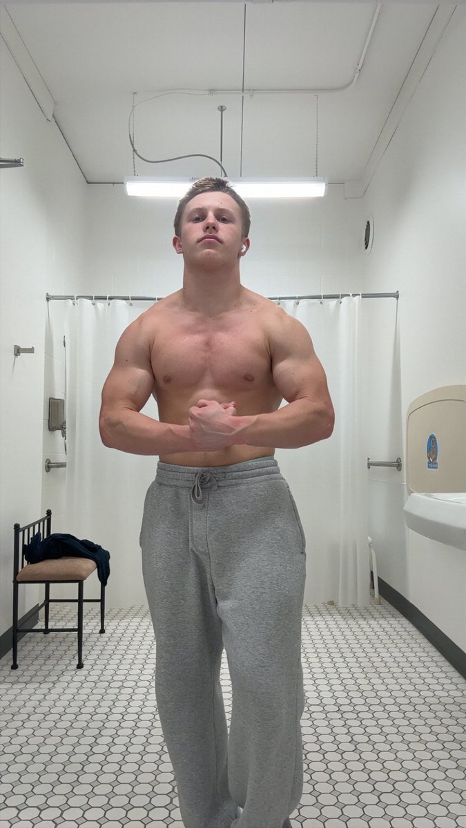 MaxCorn17's tweet photo. Had lifting maxes this week. Here’s what I did, Bench(225x6) Hang clean (185x12) Squat (375x8). https://t.co/G7m9BdpL3s