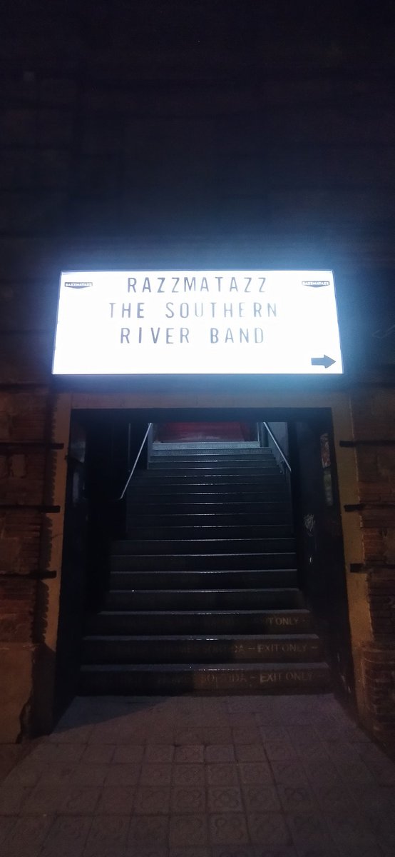 condemontecryto's tweet photo. @SRBandits 
#BARCELONA
The Southern River Band
Subir estas escaleras es lo más parecido a reunirse de nuevo con los mejores del Rock and Roll !! 
FUN, LOVE, RIFF's ROCK
🍻⛽🔥💣🎸 🎼 https://t.co/d06ecjmdED