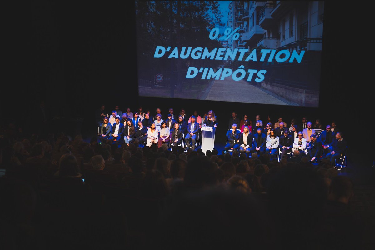 ATaquillain's tweet photo. Vous étiez encore très nombreux ce soir pour écrire avec nous l’avenir de #Courbevoie ! 

Merci de votre soutien et de votre énergie, qui nous donne ce dernier élan pour faire élire le renouveau sûr et serein. 

Ce dimanche, on compte sur vous, votez 1 ! 💙🗳️ https://t.co/WuAmbx1dS7
