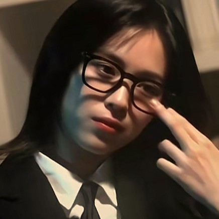 qweenbeeval's tweet image. come on now.