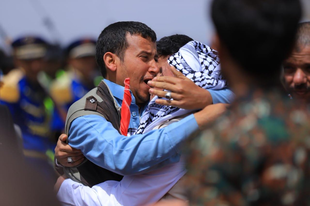 أوشك رمضان على الانتهاء
ولم نسمع أي خبر عن نتائج الحوار على الأسرى والمعتقلين الذي بدأ قبل رمضان بأيام في الأردن

وهكذا تمضي الأيام والشهور والسنوات وآلاف الأسرى والمعتقلين تحصد أعمارهم خلف القضبان مغيبين ولهم آباء وأمهات ماتوا كمداً عليهم وأبناء وزوجات يعانون لهيب وجمر الانتظار