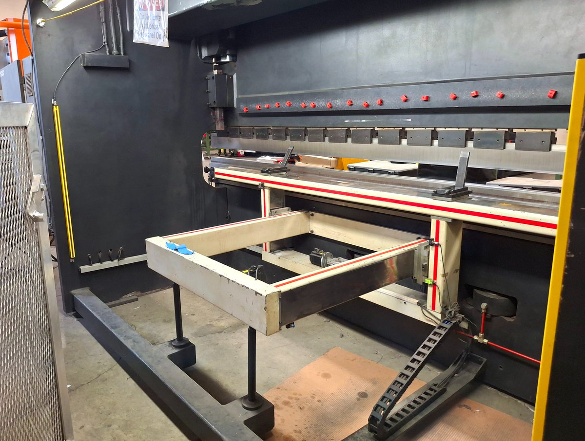 pressbrakesafe's tweet photo. We just finished Retrofitting Fiessler Automatic AKAS-2F laser safety system with a 3-position safety foot pedal and Fiessler light curtain for the back side of the press brake on a Masteel press brake.
#pressbrake #fiessler #fabrication #manufacturing https://t.co/hBa8LxriYb