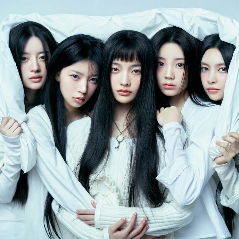 H2Hzone's tweet photo. Hearts2Hearts “RUDE!” (11 days)* now ties ILLIT’s “Magnetic” (11 days) as the longest-running #1 song by a 5th-generation group on Spotify South Korea 🇰🇷

*still charting

#Hearts2Hearts #하츠투하츠 #H2H https://t.co/4bPefTBSrV