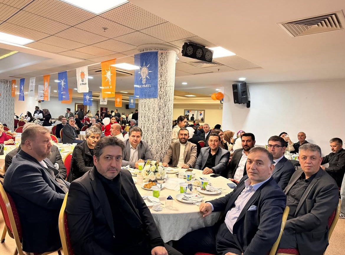 akinakyuz's tweet photo. Ataşehir İlçe Teşkilatımızın düzenlediği iftar programına katılarak Ramazan ayının birlik, kardeşlik ve bereket iklimini hep birlikte paylaştık. Bu güzel buluşmayı organize eden İlçe Başkanımıza @burakcifci34 ve emeği geçen tüm teşkilat mensuplarımıza teşekkür ediyorum.
@abdullahozdemir 
@bbismailerdem 
@mhulkicevizoglu 
@serdarorhan