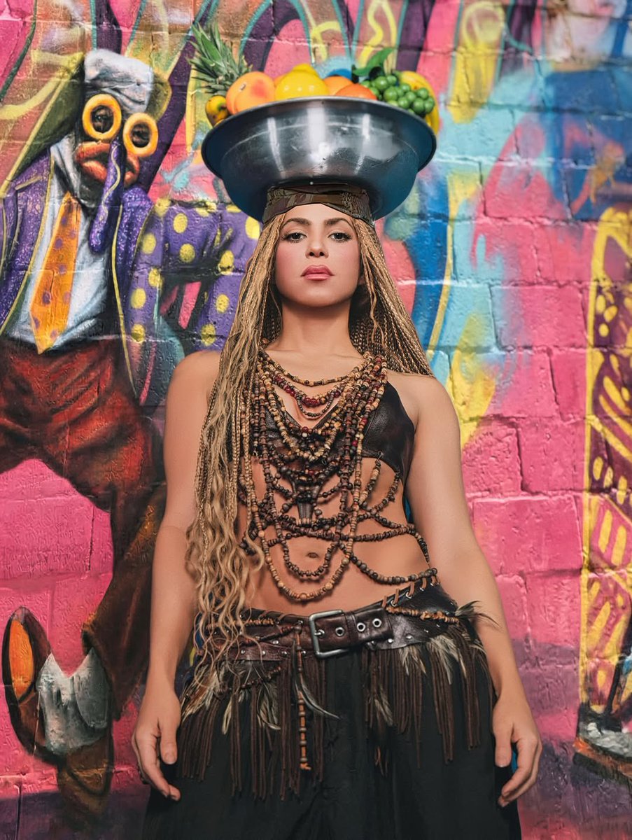 Carnaval_SA's tweet photo. En cada rincón de Barrio Abajo fluyen nuestras raíces y se respira la esencia viva de nuestro Carnaval.😍✨

¡@shakira, qué hermoso homenaje a nuestras matronas!
🎥🎶 Ya queremos ver el video oficial de Algo Tú.

#CarnavalDeBarranquilla https://t.co/9NK4cxBpSA