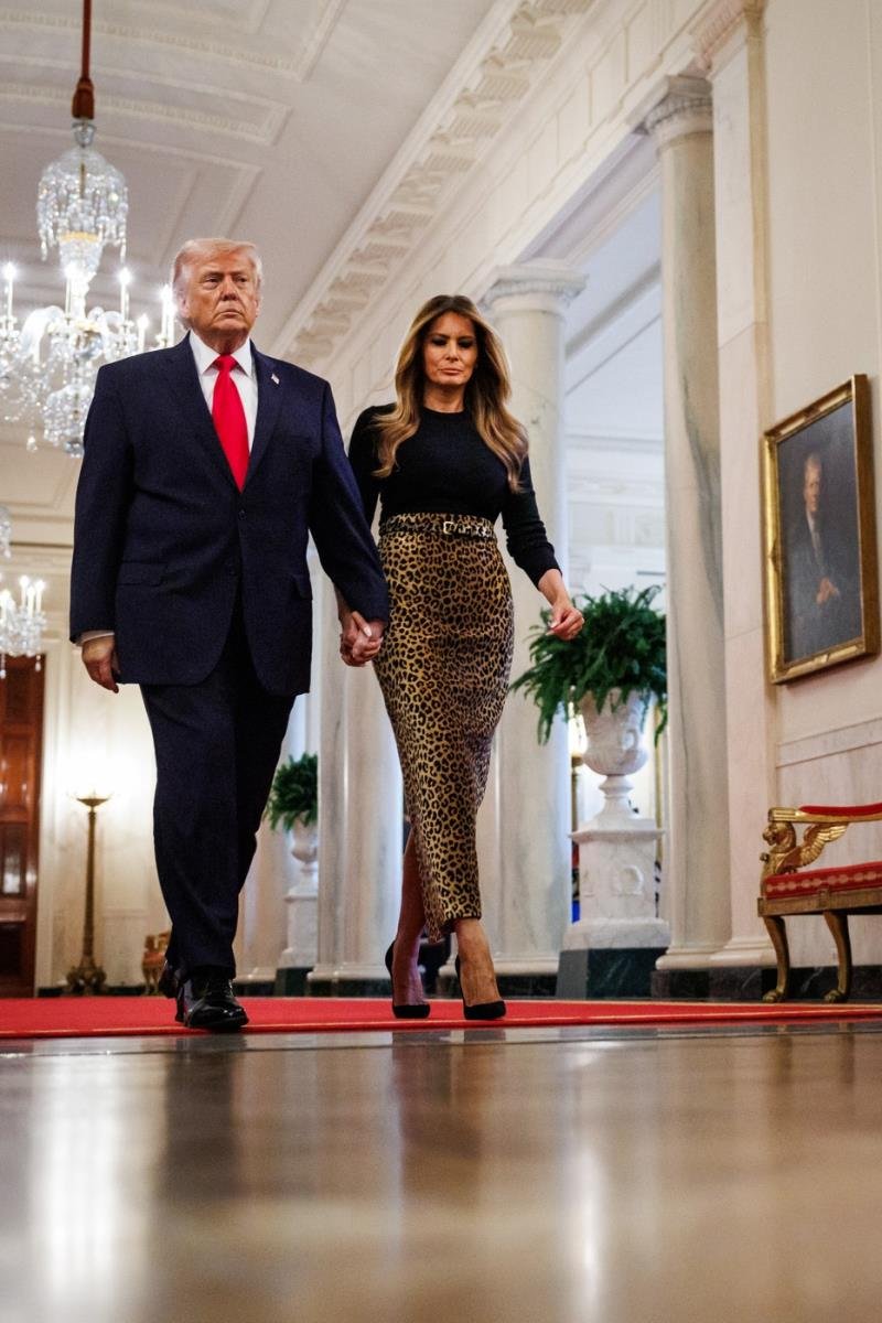 StunningMelani's tweet image. One of the most beautiful ways to honor your womanhood is to be elegant. In your mannerisms, in the way you walk, in the way you act, in the way you treat others, in the way you treat yourself. ❤️
#StunningMelania #BestFirstLady #MelaniaTrump #WomenHistoryMonth