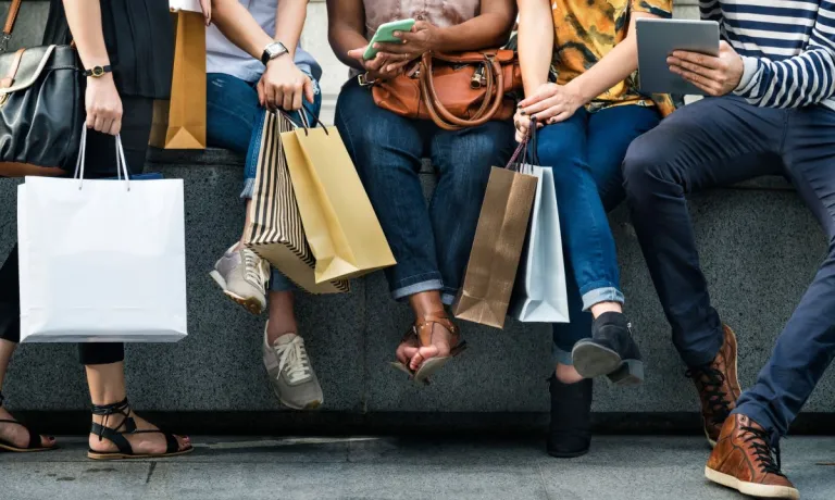 SyndStrat's tweet photo. Is the mall making a comeback? Gen Z just might be their saving grace.
https://t.co/3sEfAdwWnW https://t.co/9vM3uK7bVy