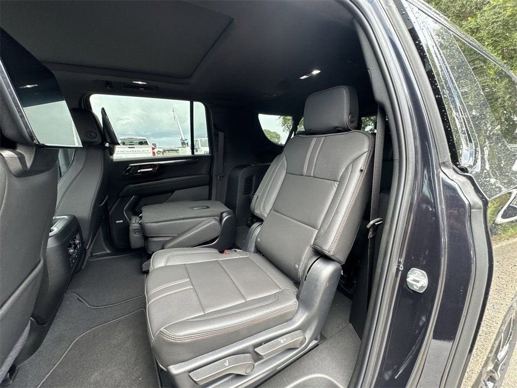 CavenderCBG's tweet photo. The Chevrolet Suburban delivers legendary full‑size SUV capability with expansive interior space, confident performance, and comfort designed to handle family travel, road trips, and everyday driving. Let us help find your Suburban: https://t.co/iohqD0RbyX https://t.co/5HxatKdRSh