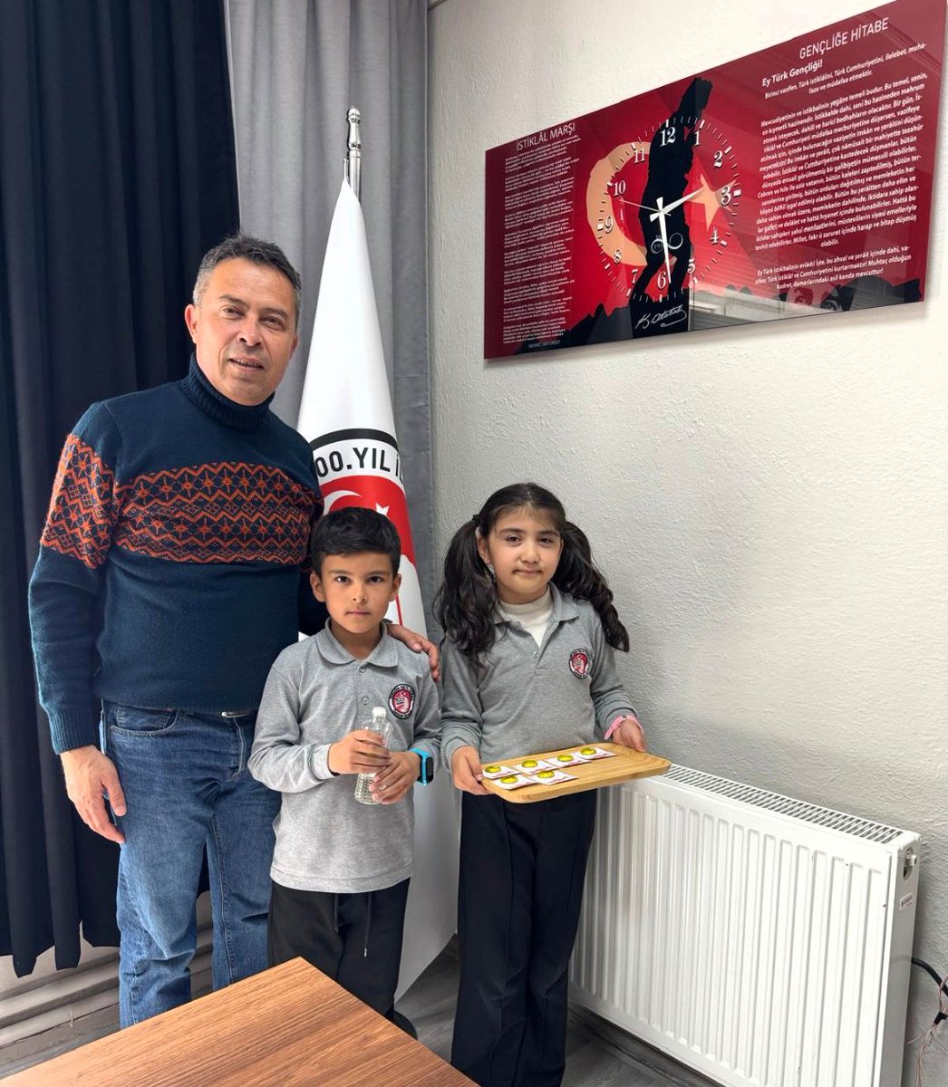 Ara tatile tatlı bir başlangıç! 🍬✨
​Minik öğrencilerimizin bayram şekeri ve kolonya ikramıyla tatile neşe içinde giriyoruz. Tüm öğrencilerimize ve öğretmenlerimize iyi tatiller dileriz. 🎈📚
​#Okul #AraTatil #Gelenek #Eğitim