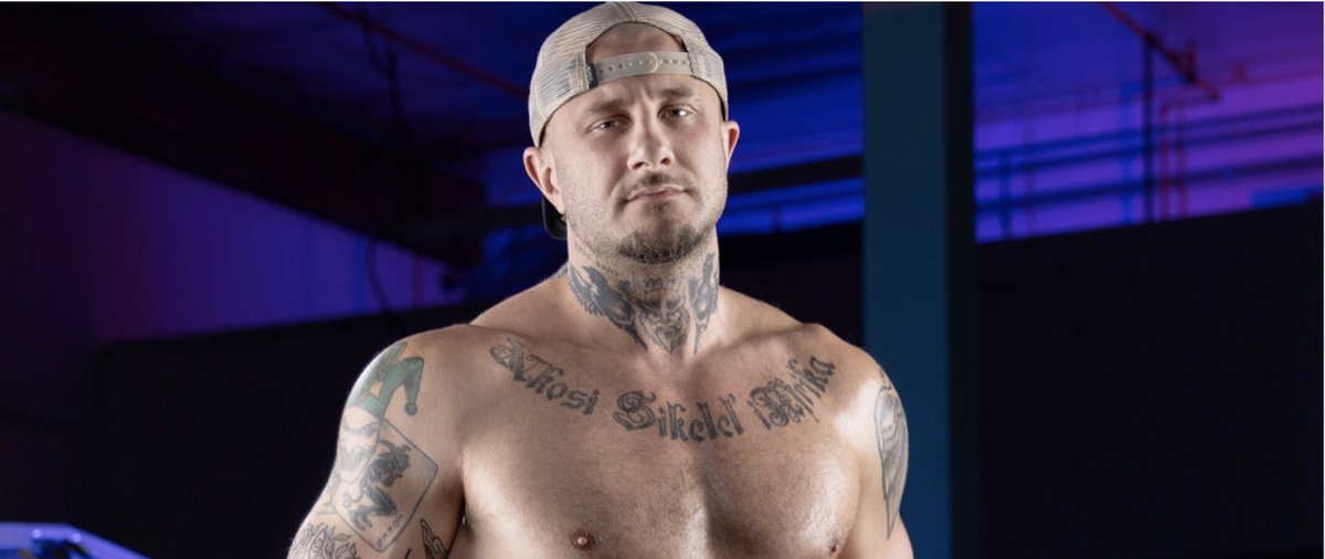 communication@pinktv,fr tweet media