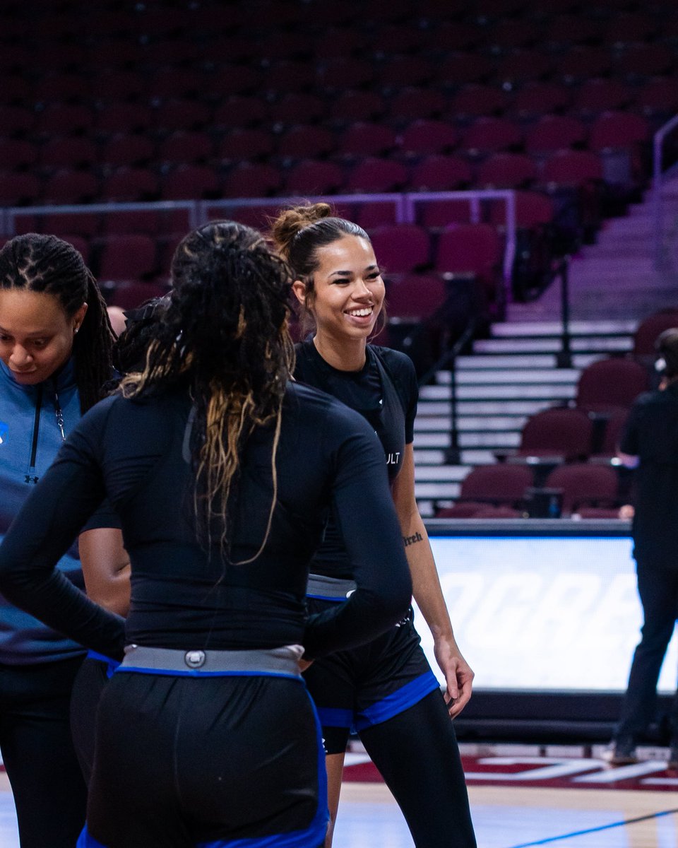 UTAMavsWBB's tweet photo. Cheesin‘ 

#BuckEm🐎 | #Play2Win https://t.co/859C330JAZ