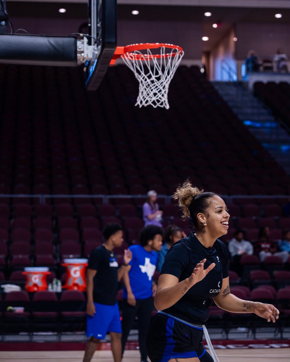 UTAMavsWBB's tweet photo. Cheesin‘ 

#BuckEm🐎 | #Play2Win https://t.co/859C330JAZ